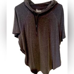 GapFit breathable workout top in size small